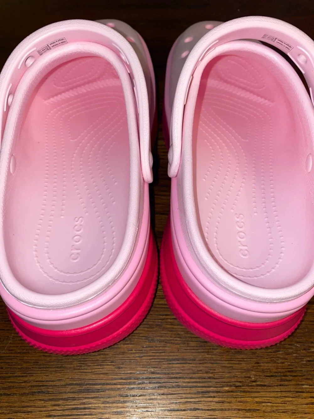 CROCS Classic Clog Mule in Light Pink with Hot Pink Sole - Picture 10 of 10